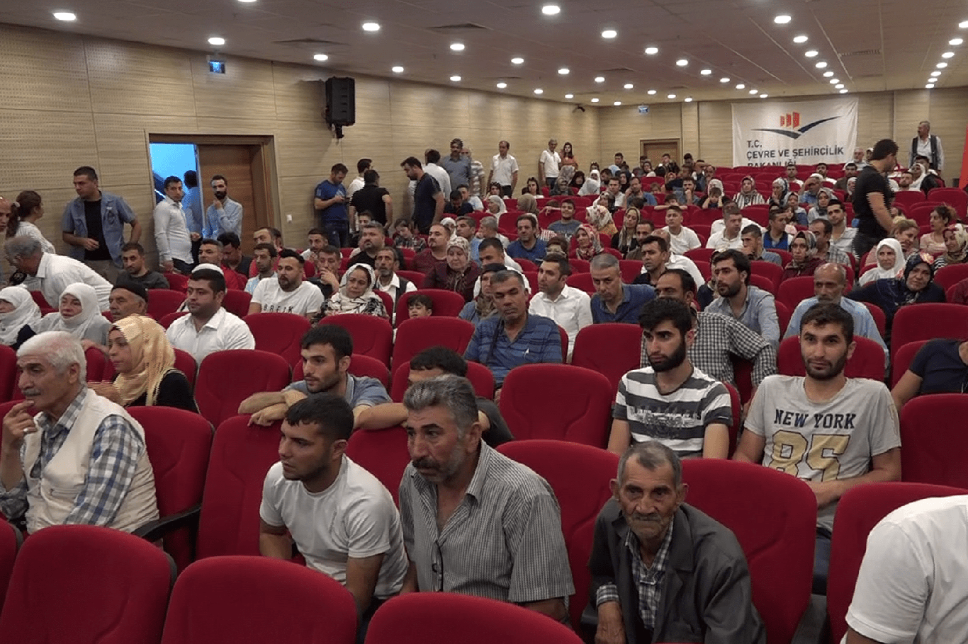 “Sur’da 5 bin 200 kişiyle anlaşma sağladık” “Sur’da 5 bin 200 kişiyle anlaşma sağladık”